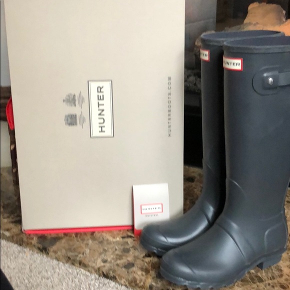 NEW in Box Matte Grey Hunter Boots - Picture 3 of 7